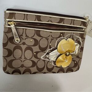 COACH NWT Wristlet Clutch Purse Tablet Protector Flower Appliqué Gold Yellow Tan